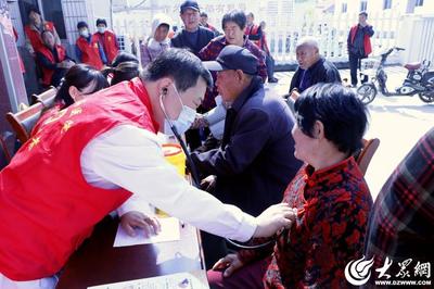 家門(mén)口的健康義診 居民“看病”真方便，健康咨詢零距離